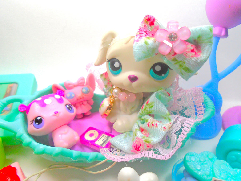Littlest Pet Shop German Shepard #689 with accessories