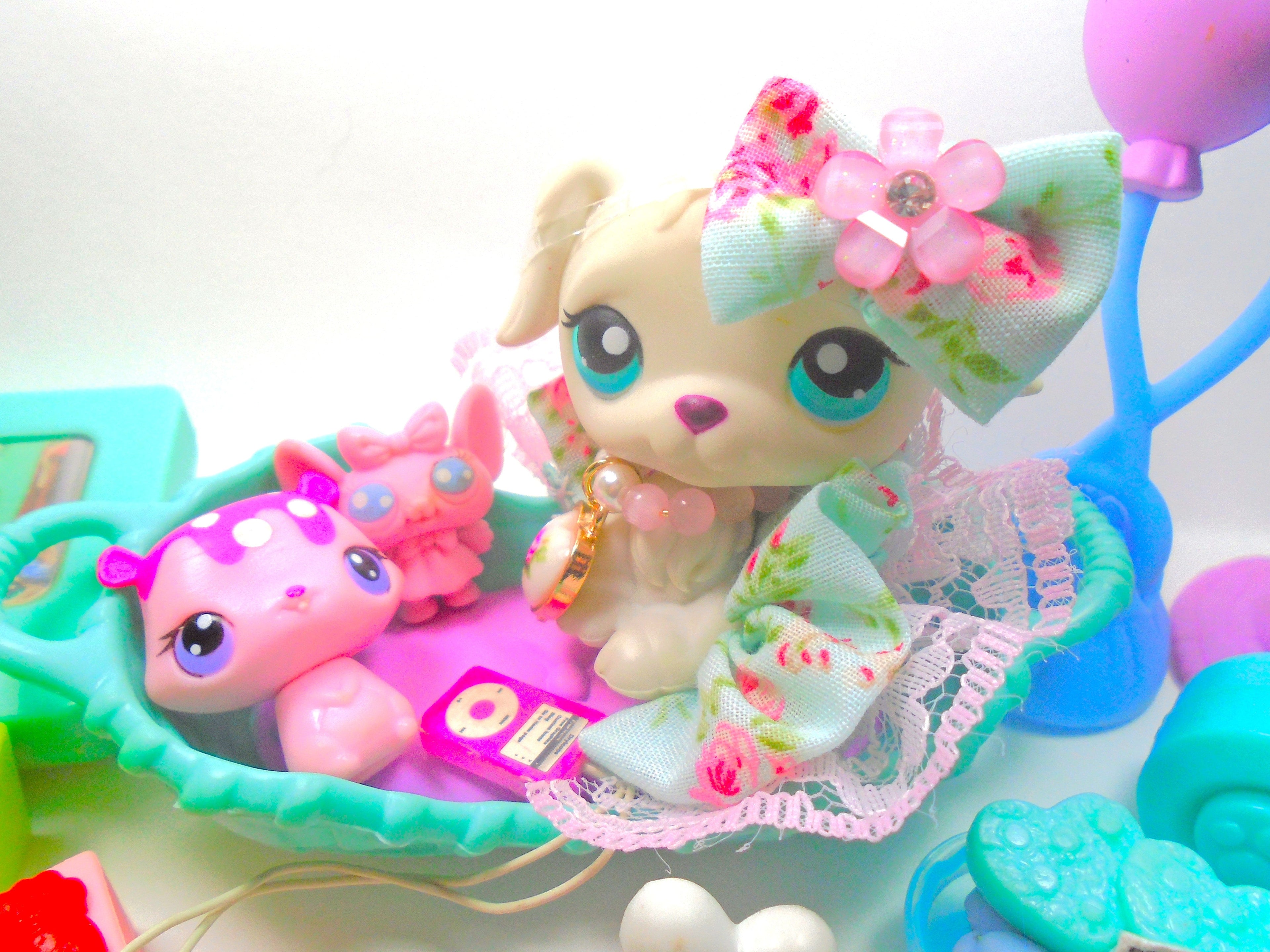 Littlest Pet Shop German Shepard #689 with accessories